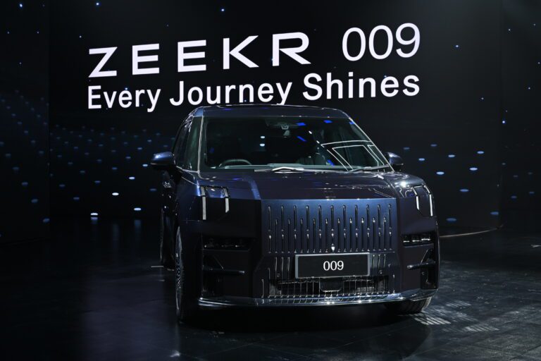 ZEEKR เปิดตัว “ZEEKR 009” รถเอ็มพีวีพลังงานไฟฟ้าเซกเมนต์ลักชูรี  ชูแนวคิด “Every Journey Shines” ให้ทุกโมเมนต์ของการเดินทางมีความหมาย  ผสานความหรูหราระดับเฟิร์สคลาสและนวัตกรรมสุดล้ำอย่างลงตัว